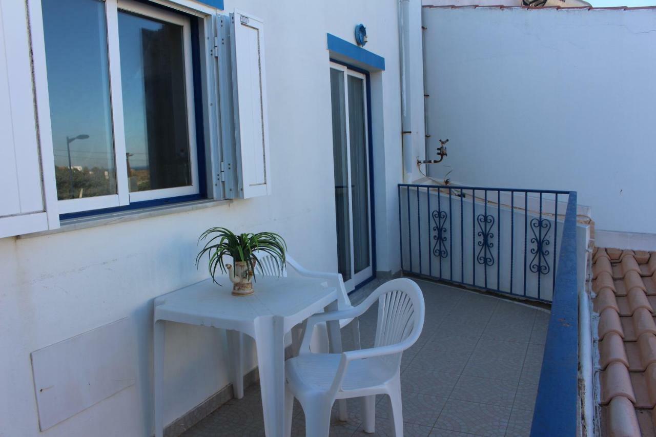 Oceanus Room With Private Kitchen, Bathroom And Terrace 300M From The Beach 萨格里什 外观 照片
