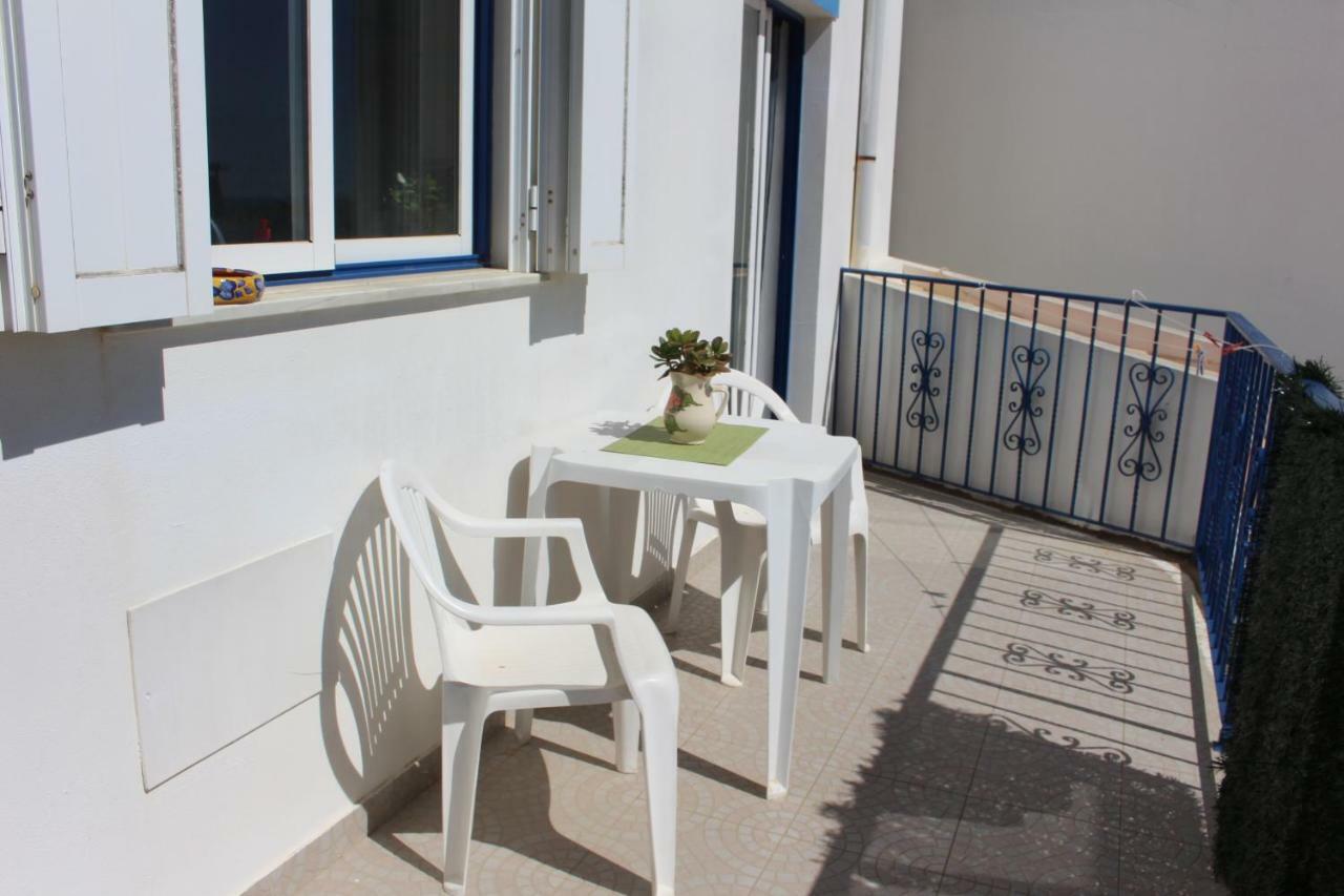 Oceanus Room With Private Kitchen, Bathroom And Terrace 300M From The Beach 萨格里什 外观 照片